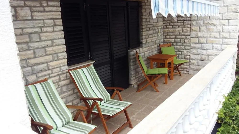 Apartments Camelia Maslenica Croatia